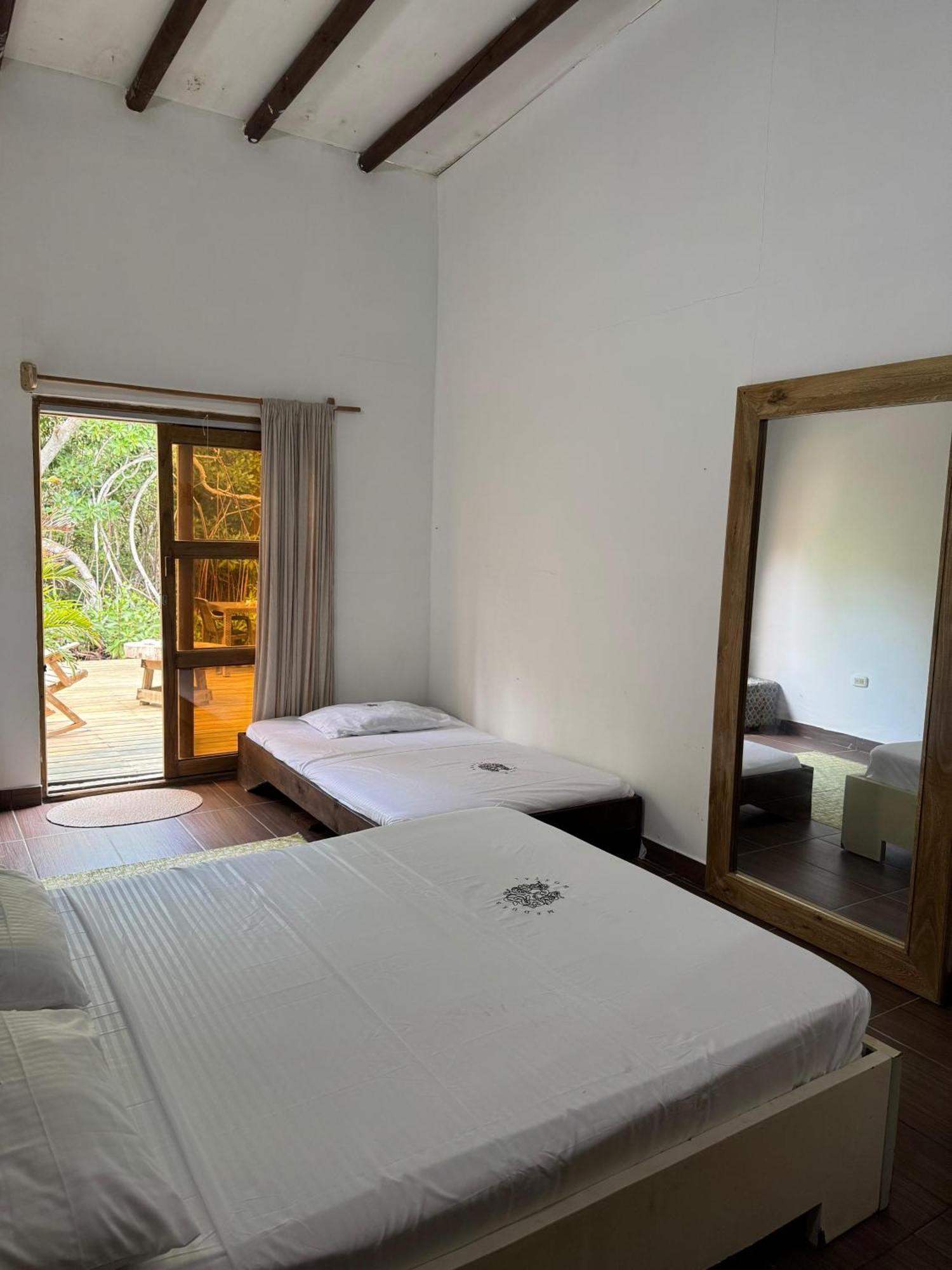 Medusa Hostel Isla Tintipan Tintipan Island Bagian luar foto