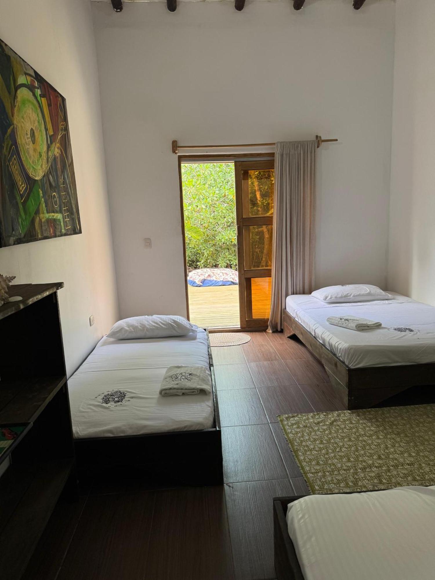 Medusa Hostel Isla Tintipan Tintipan Island Bagian luar foto